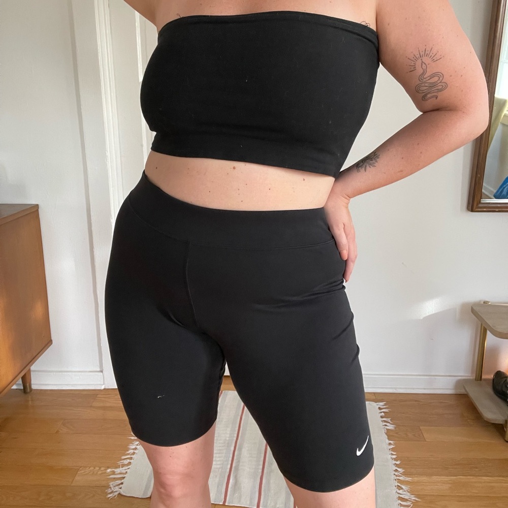 Nike Sportswear Essential Mid-Rise Black Bike Short - XXL